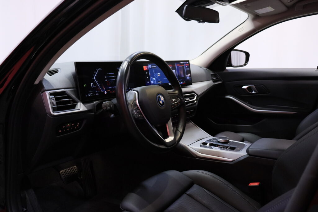 BMW - 330 - G21 Touring 330e xDrive A Charged Edition / 1-Om Suomi-Auto / ACC / Widescreen / Sporttinahat / Tutkat / 2x Renkaat / BMW - 330 - G21 Touring 330e xDrive A Charged Edition / 1-Om Suomi-Auto / ACC / Widescreen / Sporttinahat / Tutkat / 2x Renkaat / - Farmari