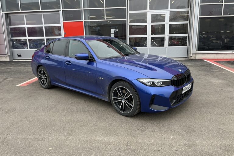 BMW - 330 - G20 Sedan 330e xDrive A Charged Edition M Sport - Sedan