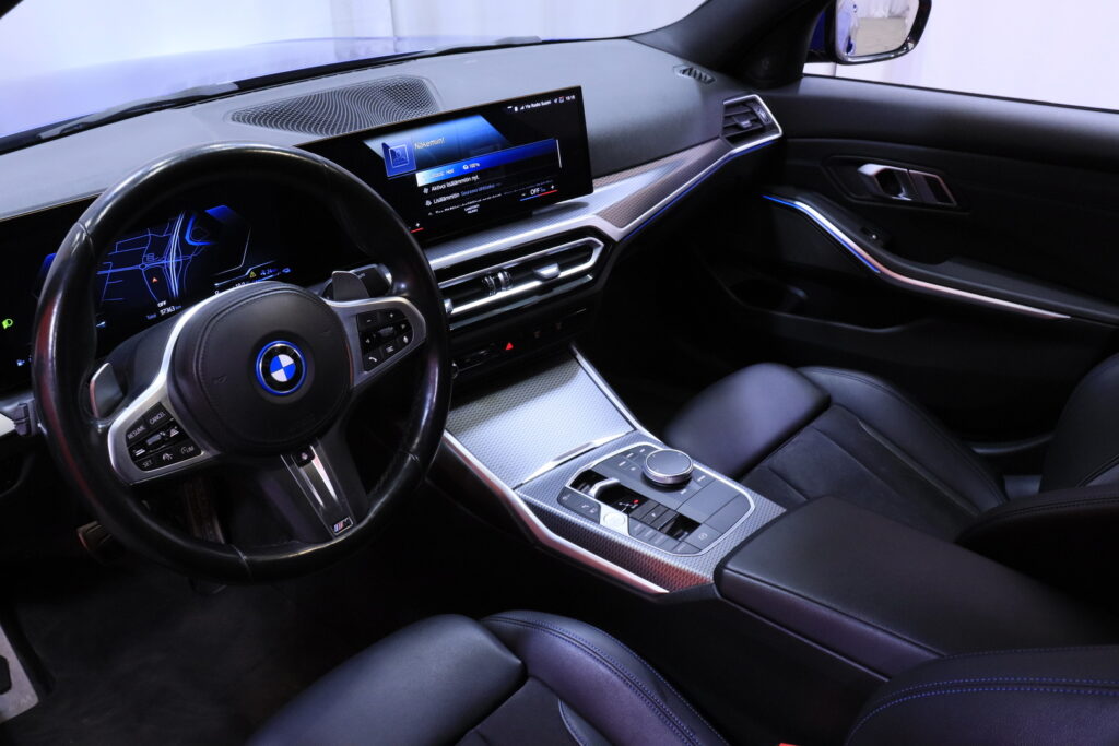 BMW - 330 - G20 Sedan 330e xDrive A Charged Edition M Sport // ACC / Harman/Kardon / AppleCarPlay / Driving Assistant // BMW - 330 - G20 Sedan 330e xDrive A Charged Edition M Sport // ACC / Harman/Kardon / AppleCarPlay / Driving Assistant // - Sedan