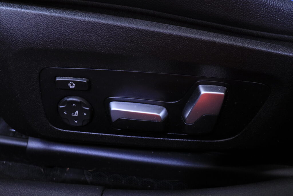 BMW - 330 - G20 Sedan 330e xDrive A Charged Edition M Sport // ACC / Harman/Kardon / AppleCarPlay / Driving Assistant // BMW - 330 - G20 Sedan 330e xDrive A Charged Edition M Sport // ACC / Harman/Kardon / AppleCarPlay / Driving Assistant // - Sedan