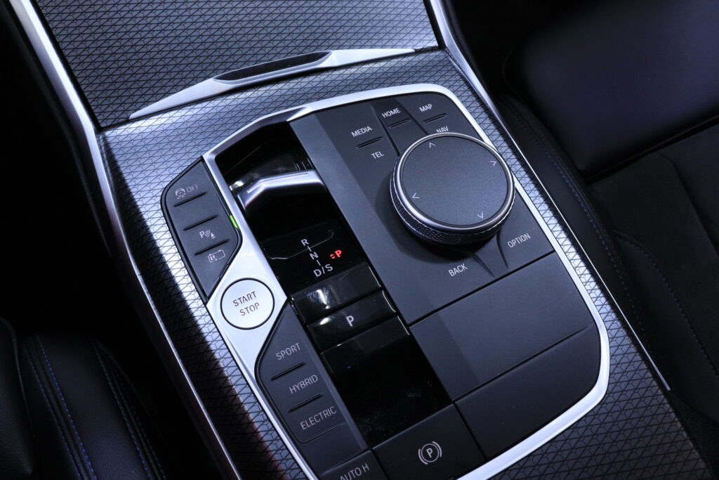 tuotekuva-BMW-330-MON-803-2026-04-17-151103-30 tuotekuva-BMW-330-MON-803-2026-04-17-151103-30