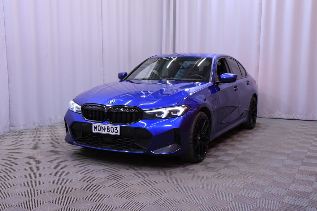 BMW - 330 - G20 Sedan 330e xDrive A Charged Edition M Sport // ACC / Harman/Kardon / AppleCarPlay / Driving Assistant // BMW - 330 - G20 Sedan 330e xDrive A Charged Edition M Sport // ACC / Harman/Kardon / AppleCarPlay / Driving Assistant // - Sedan