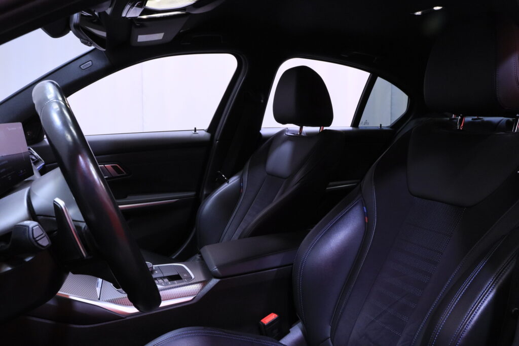 BMW - 330 - G20 Sedan 330e xDrive A Charged Edition M Sport // ACC / Harman/Kardon / AppleCarPlay / Driving Assistant // BMW - 330 - G20 Sedan 330e xDrive A Charged Edition M Sport // ACC / Harman/Kardon / AppleCarPlay / Driving Assistant // - Sedan