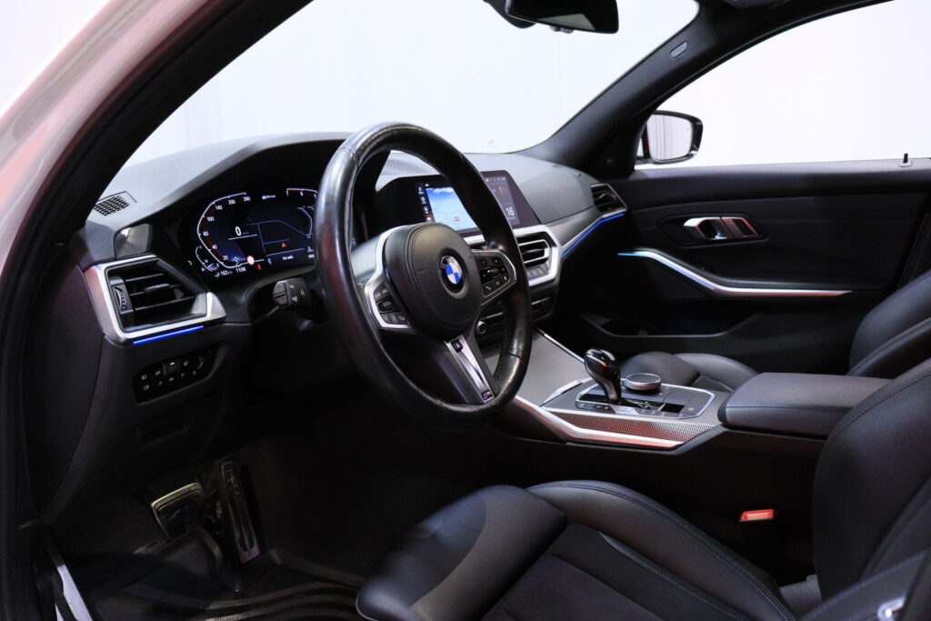 BMW - 330 - G21 Touring 330e xDrive A M Sport // Harman/Kardon / Koukku / Comfort Access / Kamera / Muistipenkki / BMW - 330 - G21 Touring 330e xDrive A M Sport // Harman/Kardon / Koukku / Comfort Access / Kamera / Muistipenkki / - Farmari