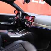 BMW - 330 - G21 Touring 330e xDrive A M Sport // Harman/Kardon / Koukku / Comfort Access / Kamera / Muistipenkki / - Farmari