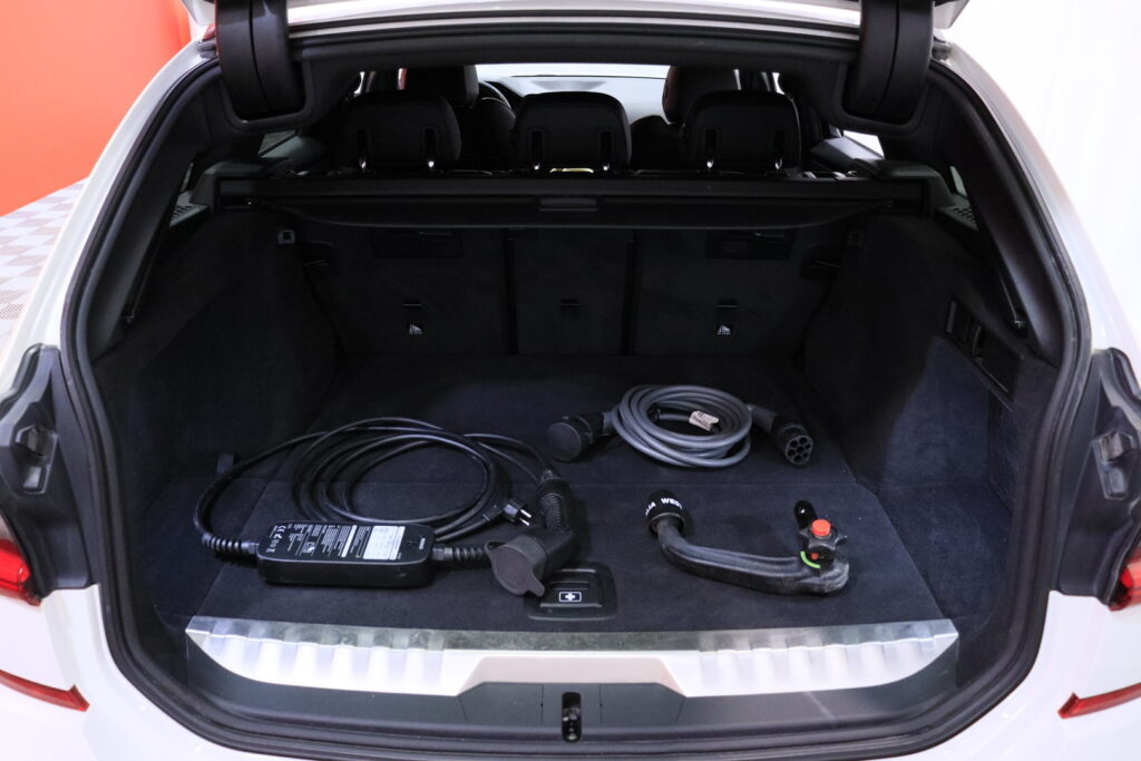 tuotekuva-BMW-330-MOP-127-2026-04-08-150605-32 tuotekuva-BMW-330-MOP-127-2026-04-08-150605-32