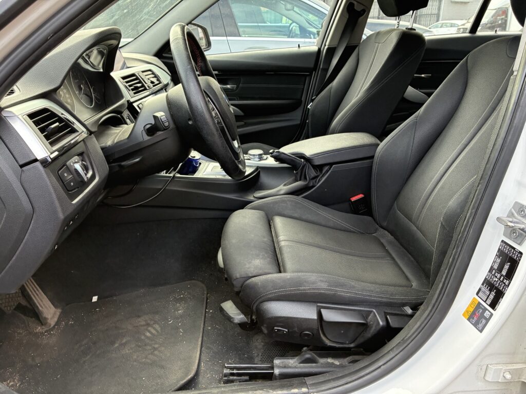 BMW - 330 - F30 Sedan 330e A Business Sport // Sport Line / Sporttipenkit / ACC / Prof.Navi / H&K / HUD / Comfort access / Kamera BMW - 330 - F30 Sedan 330e A Business Sport // Sport Line / Sporttipenkit / ACC / Prof.Navi / H&K / HUD / Comfort access / Kamera - Sedan