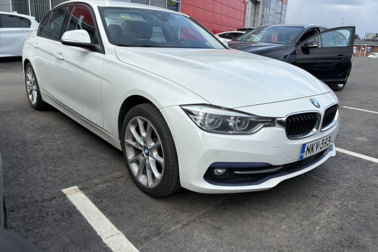BMW - 330 - F30 Sedan 330e A Business Sport // Sport Line / Sporttipenkit / ACC / Prof.Navi / H&K / HUD / Comfort access / Kamera - Sedan
