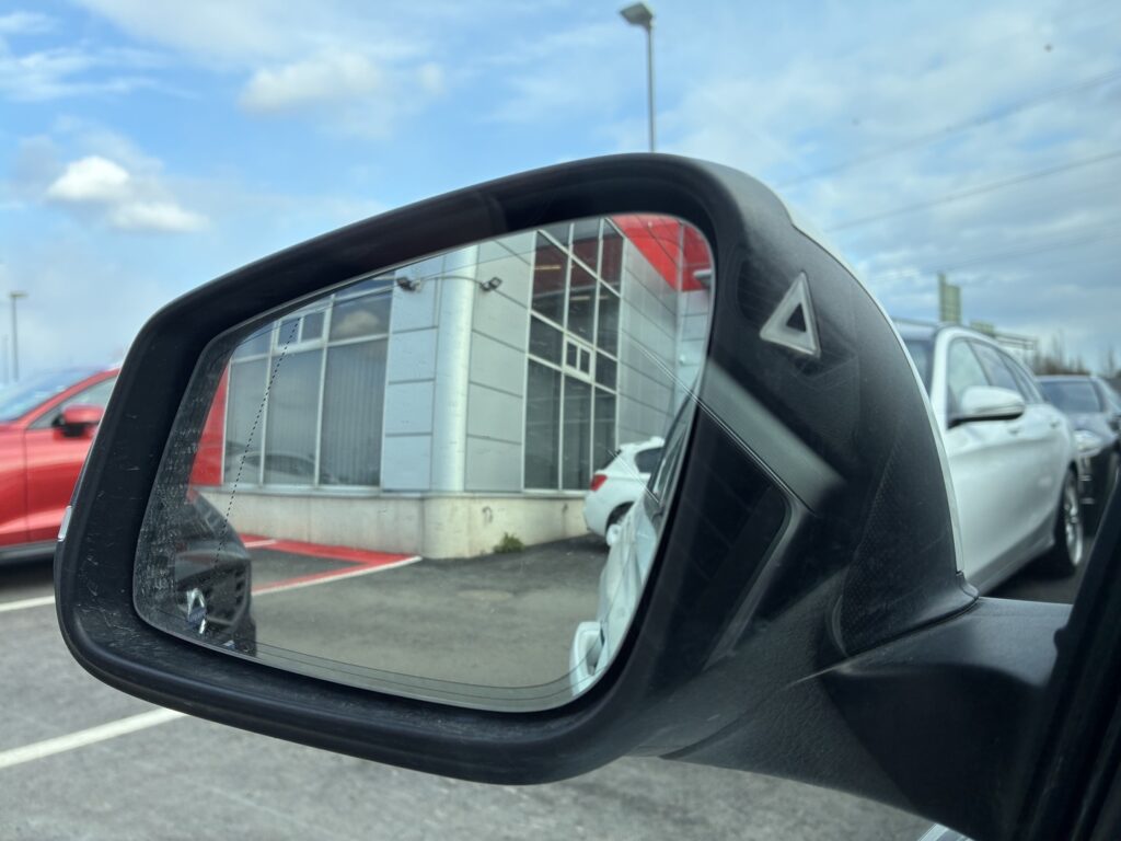 BMW - 330 - F30 Sedan 330e A Business Sport // Sport Line / Sporttipenkit / ACC / Prof.Navi / H&K / HUD / Comfort access / Kamera BMW - 330 - F30 Sedan 330e A Business Sport // Sport Line / Sporttipenkit / ACC / Prof.Navi / H&K / HUD / Comfort access / Kamera - Sedan