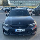 BMW - 330 - G21 Touring 330e xDrive A Charged Edition M Sport Pro LCI // M-istuimet / H&K / Panorama / HUD / ACC // - Farmari