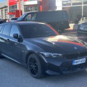 BMW - 330 - G21 Touring 330e xDrive A Charged Edition M Sport Pro LCI // M-istuimet / H&K / Panorama / HUD / ACC // - Farmari