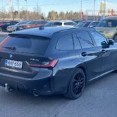 BMW - 330 - G21 Touring 330e xDrive A Charged Edition M Sport Pro LCI // M-istuimet / H&K / Panorama / HUD / ACC // - Farmari