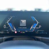 BMW - 330 - G21 Touring 330e xDrive A Charged Edition M Sport Pro LCI // M-istuimet / H&K / Panorama / HUD / ACC // - Farmari