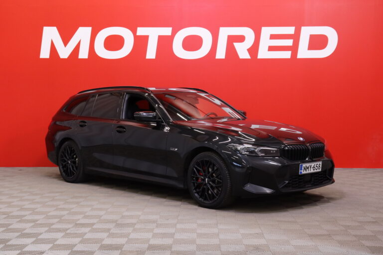 BMW - 330 - G21 Touring 330e xDrive A Charged Edition M Sport Pro LCI // M-istuimet / H&K / Panorama / HUD / ACC // - Farmari