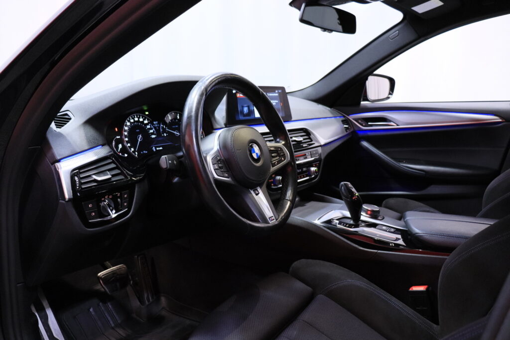 BMW - 520 - G30 Sedan 520d A M Sport / Prof. Navi / Hifit / Kamera / Sporttipenkit / LED / BMW - 520 - G30 Sedan 520d A M Sport / Prof. Navi / Hifit / Kamera / Sporttipenkit / LED / - Sedan