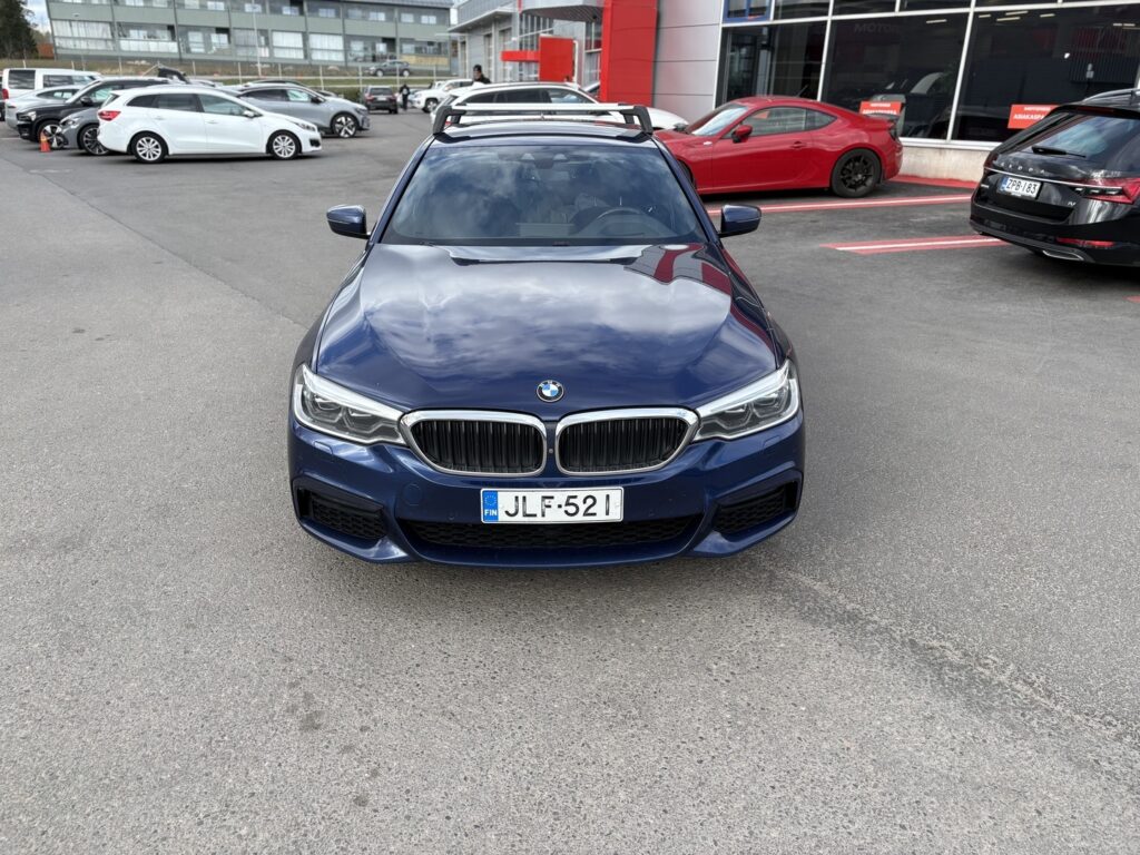 BMW - 520 - G30 Sedan 520d A xDrive Business Comfort BMW - 520 - G30 Sedan 520d A xDrive Business Comfort - Sedan