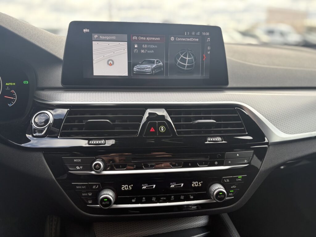BMW - 520 - G30 Sedan 520d A xDrive Business Comfort BMW - 520 - G30 Sedan 520d A xDrive Business Comfort - Sedan