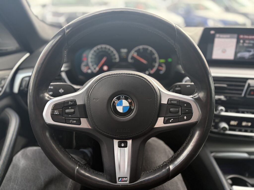 BMW - 520 - G30 Sedan 520d A xDrive Business Comfort BMW - 520 - G30 Sedan 520d A xDrive Business Comfort - Sedan