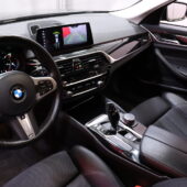BMW - 520 - G31 Touring 520d A xDrive Business // Vakionopeudensäädin / Pysäköintiavustin / P. Kamera / Vetokoukku / 2x renkaat // - Farmari