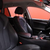 BMW - 520 - G31 Touring 520d A xDrive Business // Vakionopeudensäädin / Pysäköintiavustin / P. Kamera / Vetokoukku / 2x renkaat // - Farmari