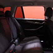 BMW - 520 - G31 Touring 520d A xDrive Business // Vakionopeudensäädin / Pysäköintiavustin / P. Kamera / Vetokoukku / 2x renkaat // - Farmari