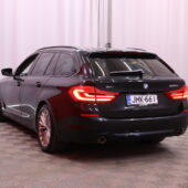 BMW - 520 - G31 Touring 520d A xDrive Business // Vakionopeudensäädin / Pysäköintiavustin / P. Kamera / Vetokoukku / 2x renkaat // - Farmari