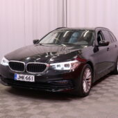 BMW - 520 - G31 Touring 520d A xDrive Business // Vakionopeudensäädin / Pysäköintiavustin / P. Kamera / Vetokoukku / 2x renkaat // - Farmari