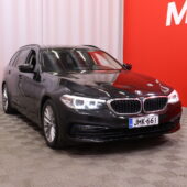 BMW - 520 - G31 Touring 520d A xDrive Business // Vakionopeudensäädin / Pysäköintiavustin / P. Kamera / Vetokoukku / 2x renkaat // - Farmari