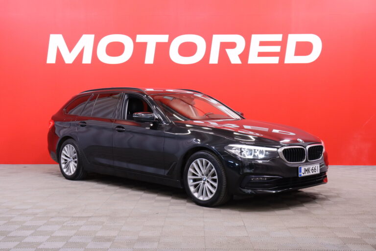 BMW - 520 - G31 Touring 520d A xDrive Business // Vakionopeudensäädin / Pysäköintiavustin / P. Kamera / Vetokoukku / 2x renkaat // - Farmari