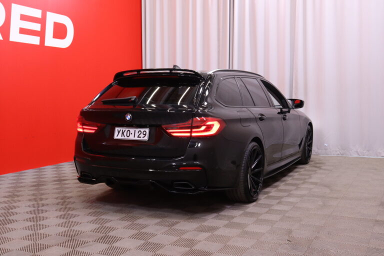 BMW - 520 - G31 Touring 520d A Business / Seisontatuuletus ajastimella / Vakionopeudensäädin Ohjauspyörän lämmitys / 2x renkaat // - Farmari