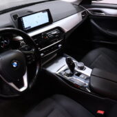 BMW - 520 - G31 Touring 520d A Business / Seisontatuuletus ajastimella / Vakionopeudensäädin Ohjauspyörän lämmitys / 2x renkaat // - Farmari