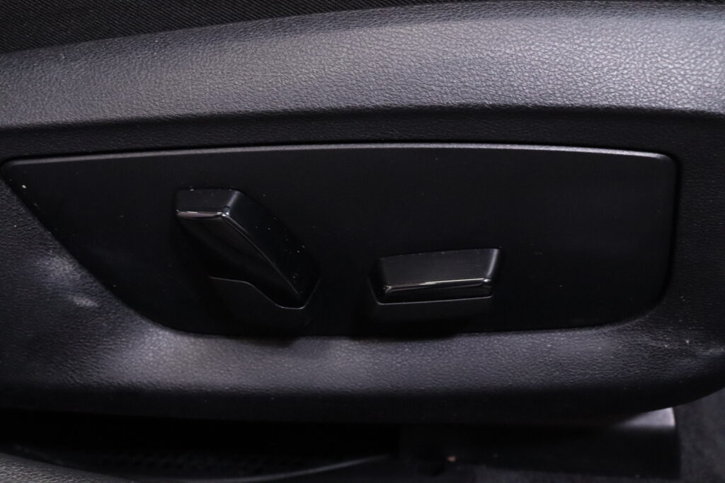 BMW - 520 - G31 Touring 520d A Business / Seisontatuuletus ajastimella / Vakionopeudensäädin Ohjauspyörän lämmitys / 2x renkaat // BMW - 520 - G31 Touring 520d A Business / Seisontatuuletus ajastimella / Vakionopeudensäädin Ohjauspyörän lämmitys / 2x renkaat // - Farmari