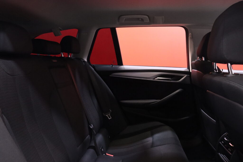 BMW - 520 - G31 Touring 520d A Business / Seisontatuuletus ajastimella / Vakionopeudensäädin Ohjauspyörän lämmitys / 2x renkaat // BMW - 520 - G31 Touring 520d A Business / Seisontatuuletus ajastimella / Vakionopeudensäädin Ohjauspyörän lämmitys / 2x renkaat // - Farmari