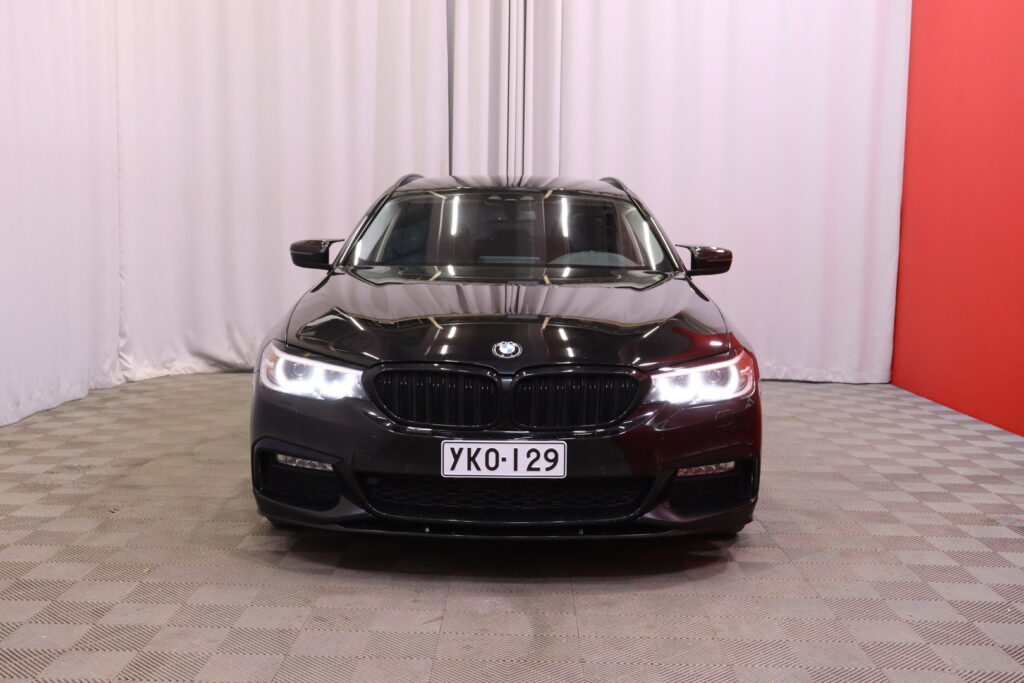 BMW - 520 - G31 Touring 520d A Business / Seisontatuuletus ajastimella / Vakionopeudensäädin Ohjauspyörän lämmitys / 2x renkaat // BMW - 520 - G31 Touring 520d A Business / Seisontatuuletus ajastimella / Vakionopeudensäädin Ohjauspyörän lämmitys / 2x renkaat // - Farmari