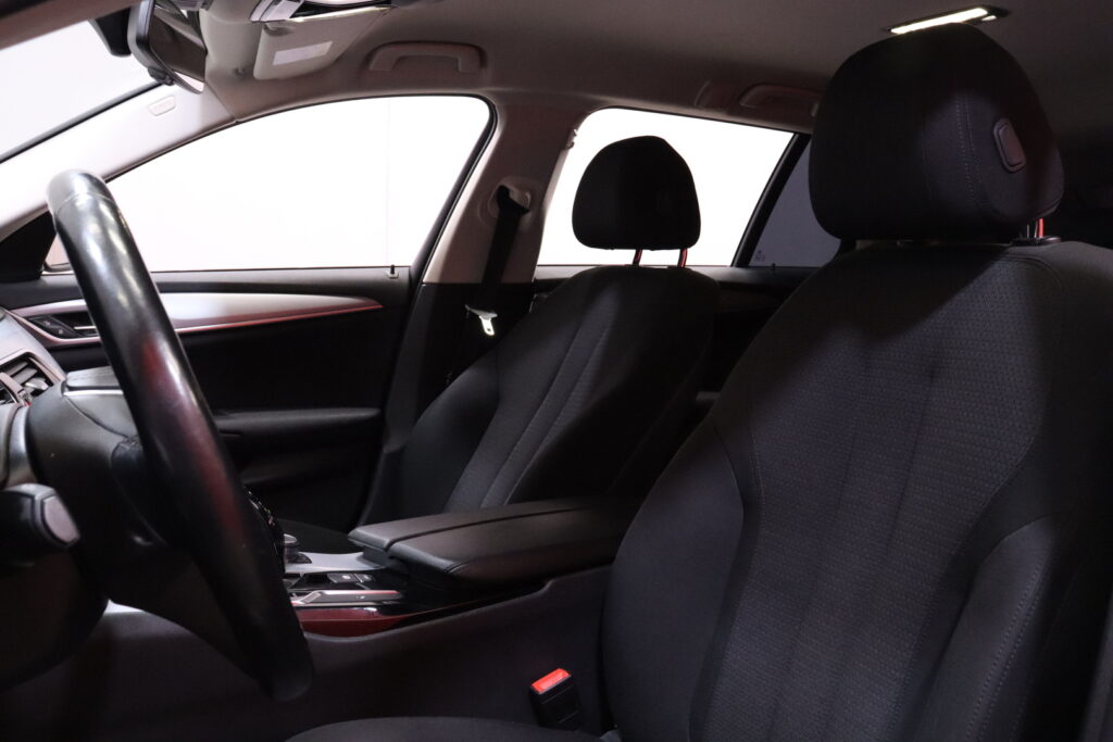 BMW - 520 - G31 Touring 520d A Business / Seisontatuuletus ajastimella / Vakionopeudensäädin Ohjauspyörän lämmitys / 2x renkaat // BMW - 520 - G31 Touring 520d A Business / Seisontatuuletus ajastimella / Vakionopeudensäädin Ohjauspyörän lämmitys / 2x renkaat // - Farmari