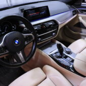 BMW - 530 - G30 iPerformance Sedan M sport // LED / Harman&Kardon / Prof.navi / CarPlay / Lämmitettävä ratti / Shadow Line // - Sedan