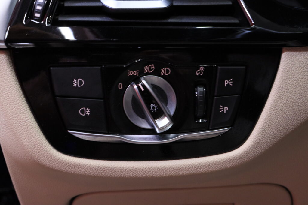 BMW - 530 - G30 iPerformance Sedan M sport // LED / Harman&Kardon / Prof.navi / CarPlay / Lämmitettävä ratti / Shadow Line // BMW - 530 - G30 iPerformance Sedan M sport // LED / Harman&Kardon / Prof.navi / CarPlay / Lämmitettävä ratti / Shadow Line // - Sedan
