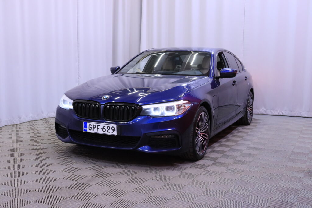 BMW - 530 - G30 iPerformance Sedan M sport // LED / Harman&Kardon / Prof.navi / CarPlay / Lämmitettävä ratti / Shadow Line // BMW - 530 - G30 iPerformance Sedan M sport // LED / Harman&Kardon / Prof.navi / CarPlay / Lämmitettävä ratti / Shadow Line // - Sedan