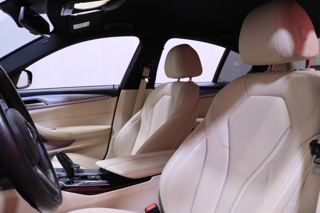 BMW - 530 - G30 iPerformance Sedan M sport // LED / Harman&Kardon / Prof.navi / CarPlay / Lämmitettävä ratti / Shadow Line // BMW - 530 - G30 iPerformance Sedan M sport // LED / Harman&Kardon / Prof.navi / CarPlay / Lämmitettävä ratti / Shadow Line // - Sedan