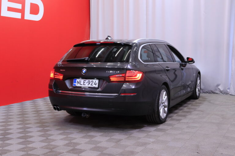 BMW - 530 - F11 Touring 530d TwinPower Turbo A xDrive Business Automatic // Vakionopeudensäädin / ConnectedDrive / LED / Navi - Farmari