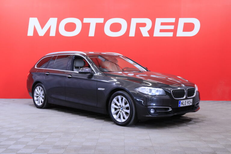 BMW - 530 - F11 Touring 530d TwinPower Turbo A xDrive Business Automatic // Vakionopeudensäädin / ConnectedDrive / LED / Navi - Farmari