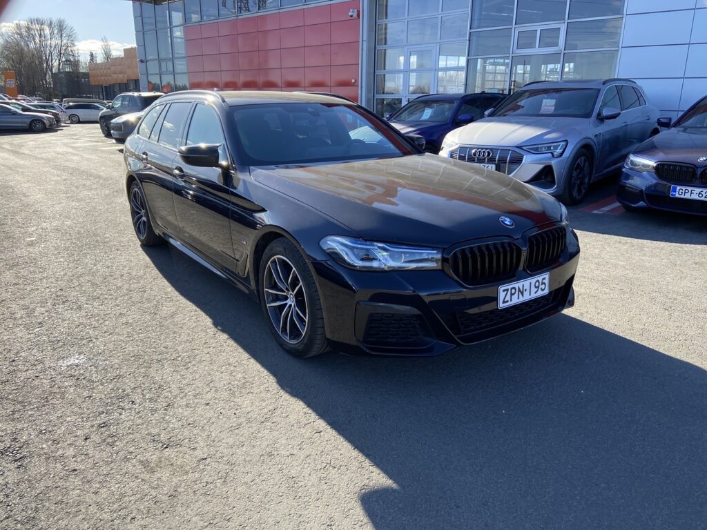 BMW - 530 - G31 Touring 530e xDrive M Sport LCI - Farmari