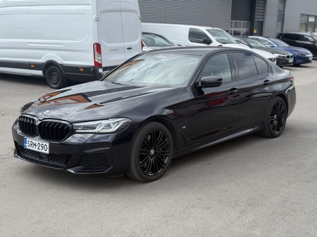 BMW - 545 - G30 Sedan 545e xDrive A M Sport - Sedan