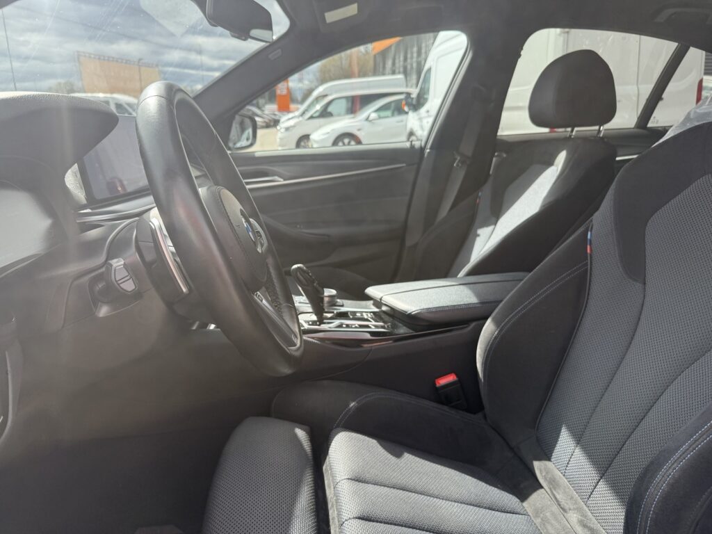 BMW - 545 - G30 Sedan 545e xDrive A M Sport BMW - 545 - G30 Sedan 545e xDrive A M Sport - Sedan