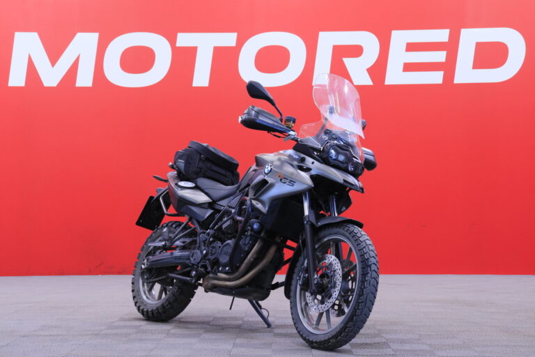 BMW - F - 700 GS // Suomi pyörä / ESA / Huoltokirja / ABS / Kahvanlämmittimet / Laukku / LED // - Moottoripyörä