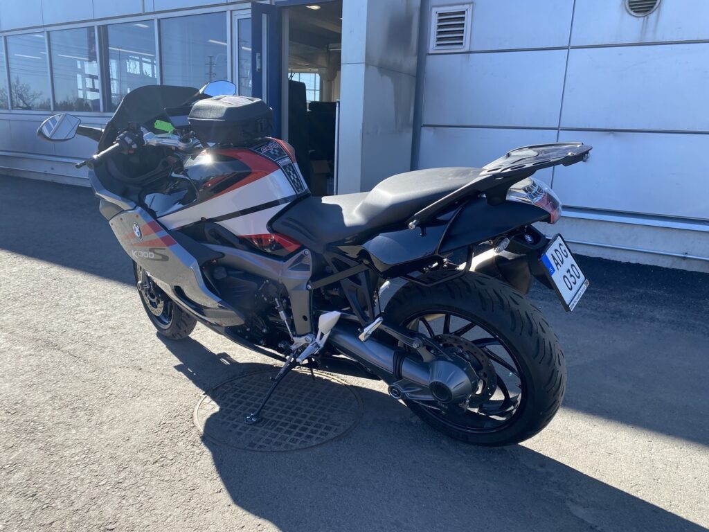 BMW - K - 1300 S // Juuri saapunut! / 2x Laukut / Akrapovic / ESA / Kahvalämppärit / Navi // BMW - K - 1300 S // Juuri saapunut! / 2x Laukut / Akrapovic / ESA / Kahvalämppärit / Navi // - Moottoripyörä