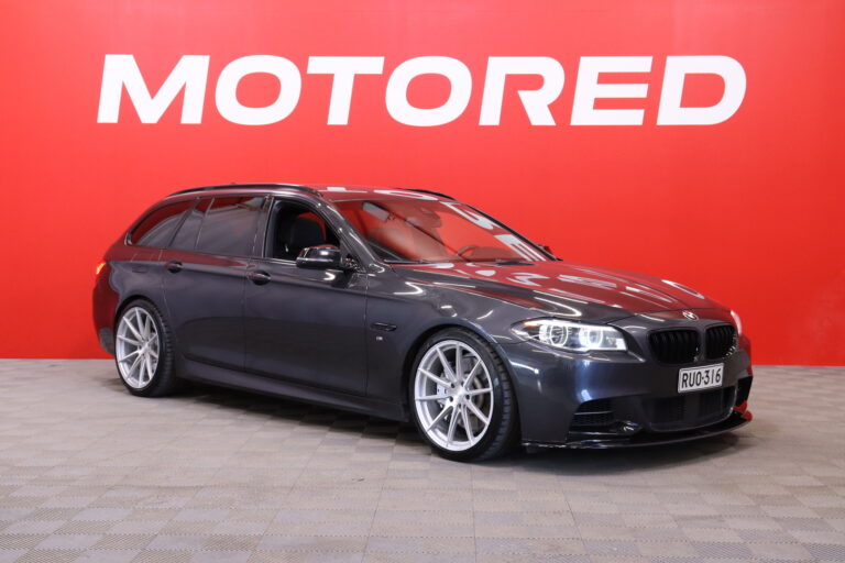 BMW - M550d - F11 Touring M550d Sport A xDrive // M-sport / LCI / HUD / ACC / H&K / Muistipenkit / Vetokoukku / Panorama / LED // - Farmari