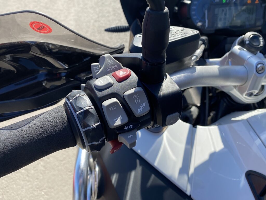 BMW - R - 1200GS Adventure / Navi / Laukut / Dynamic ESA / Vakkari / Driving modes PRO // BMW - R - 1200GS Adventure / Navi / Laukut / Dynamic ESA / Vakkari / Driving modes PRO // - Moottoripyörä