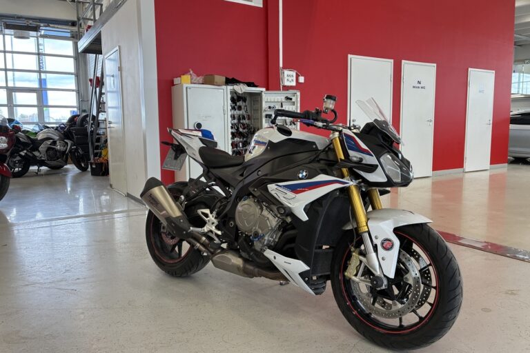 BMW - S - 1000R // Juuri saapunut! / Huoltokirja / Shifter Pro / Ajomodet Pro / DTC // - Moottoripyörä