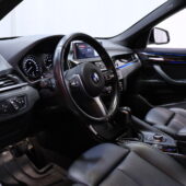 BMW - X1 - F48 xDrive25e A Business M Sport // Koukku / Sporttinahat / Tutkat / LED / Vakkari / - Farmari